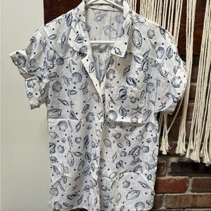 Vintage White Short-Sleeve Button-Down with Navy Shell Print